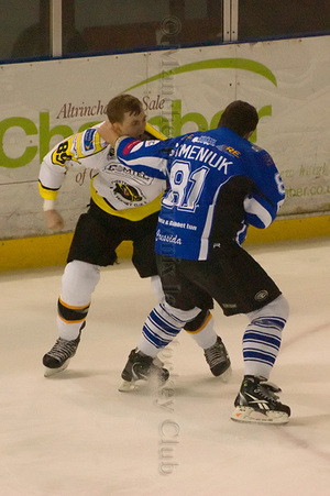 Ciaran Long takes on Pavel Gomeniuk
